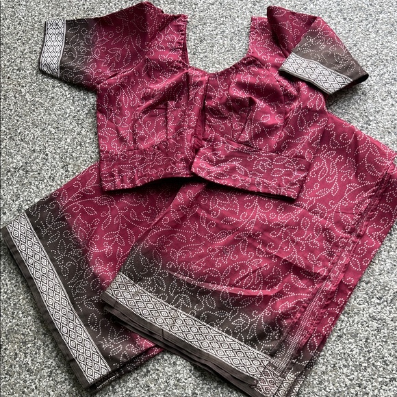 Other - Elegant Maroon and Brown Patterned Outfit